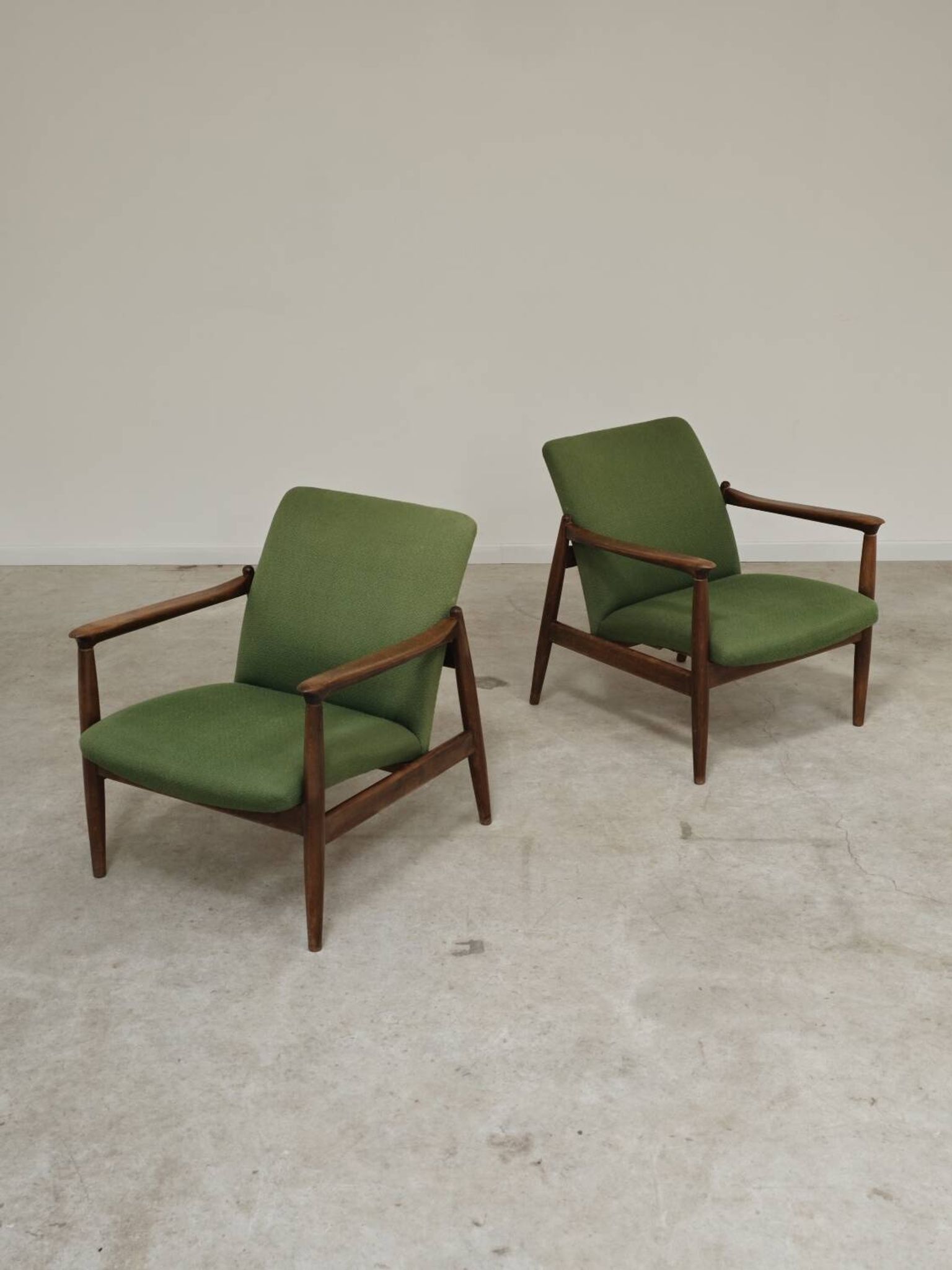 Paire de fauteuils vert GMF 64 par
Edmund Homa, Pologne 1960