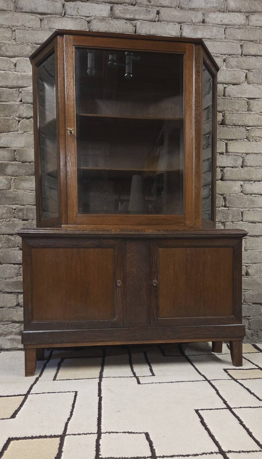 Vintage two-body display cabinet in oak from the 1950s.