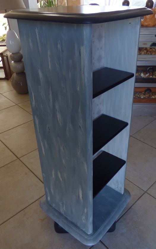 Two-sided furniture in quality wood merisier passes everywhere two sides with swivel top
