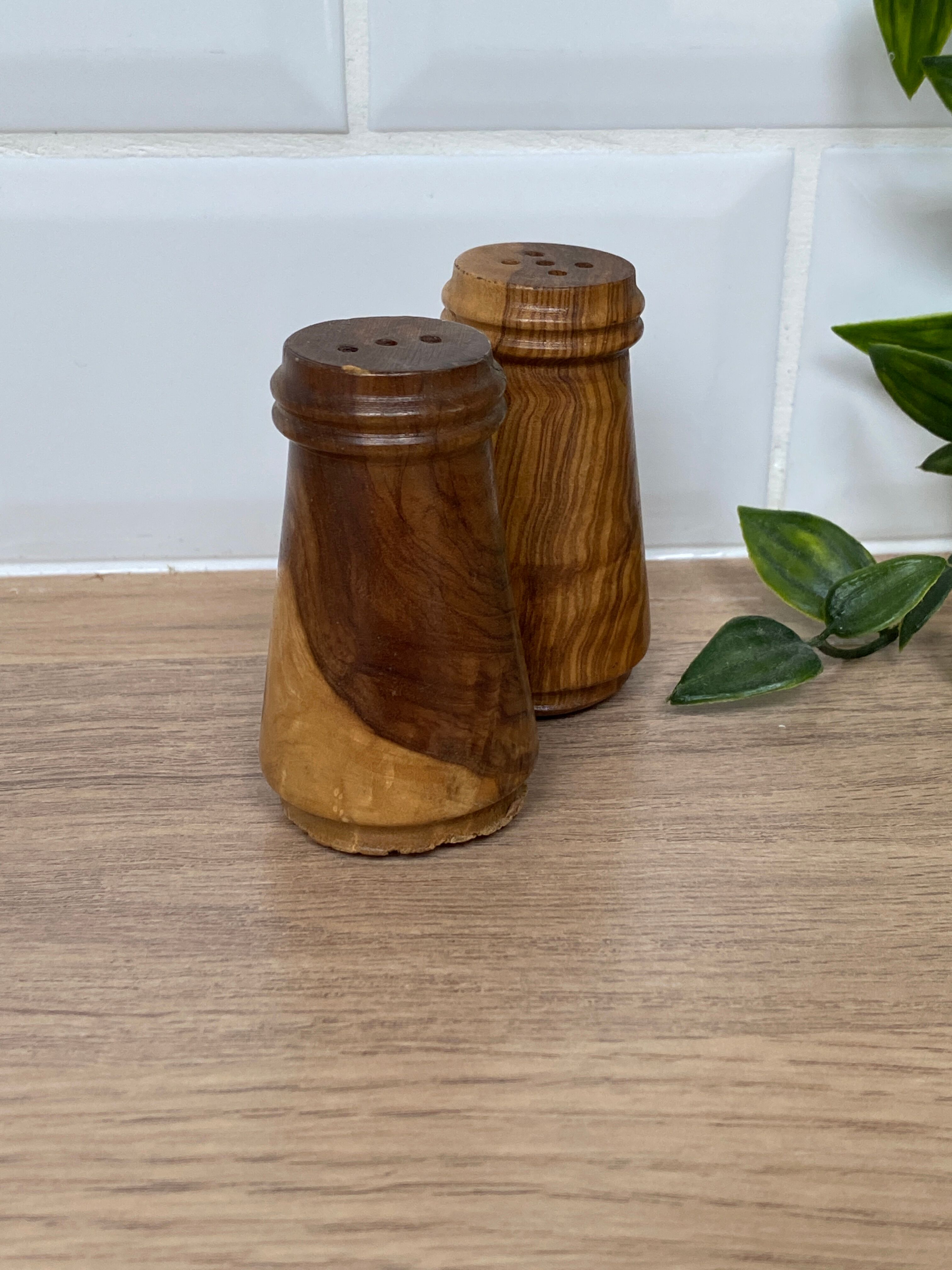 Salt and pepper shaker in Olivier