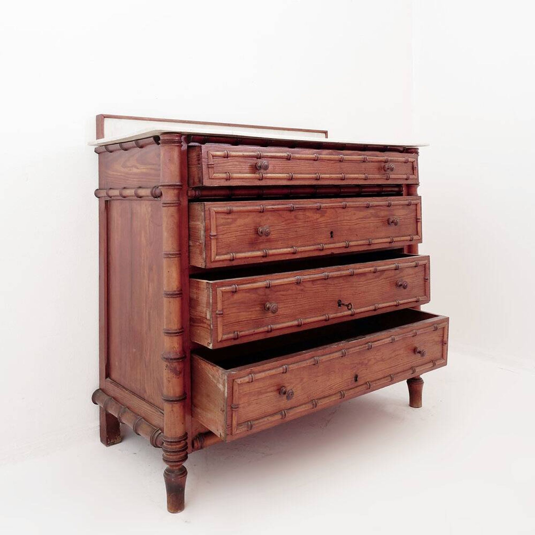 Commode en faux bambou et plateau marbre - Fin du XIXe siècle