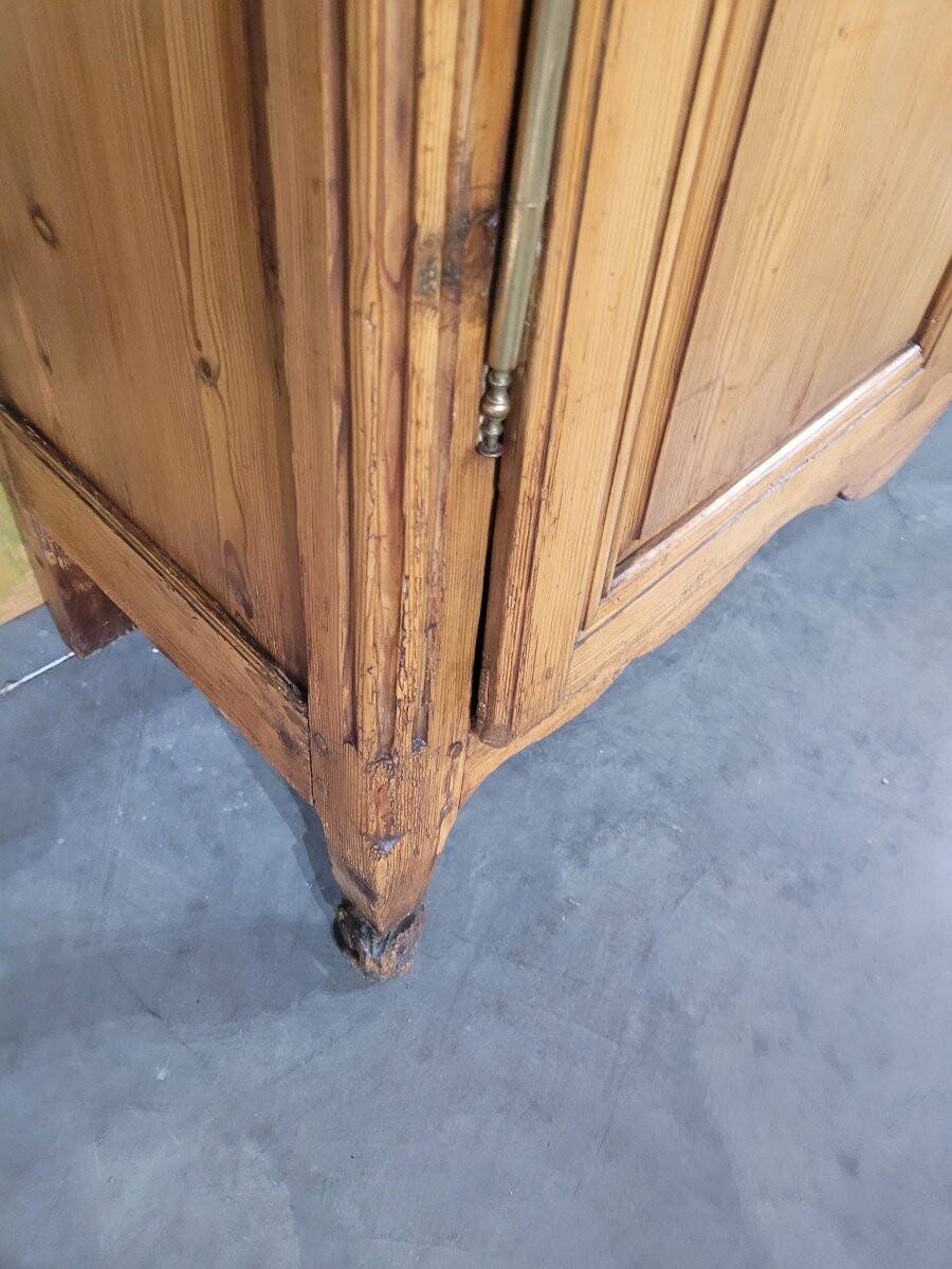 Armoire de montagne en sapin