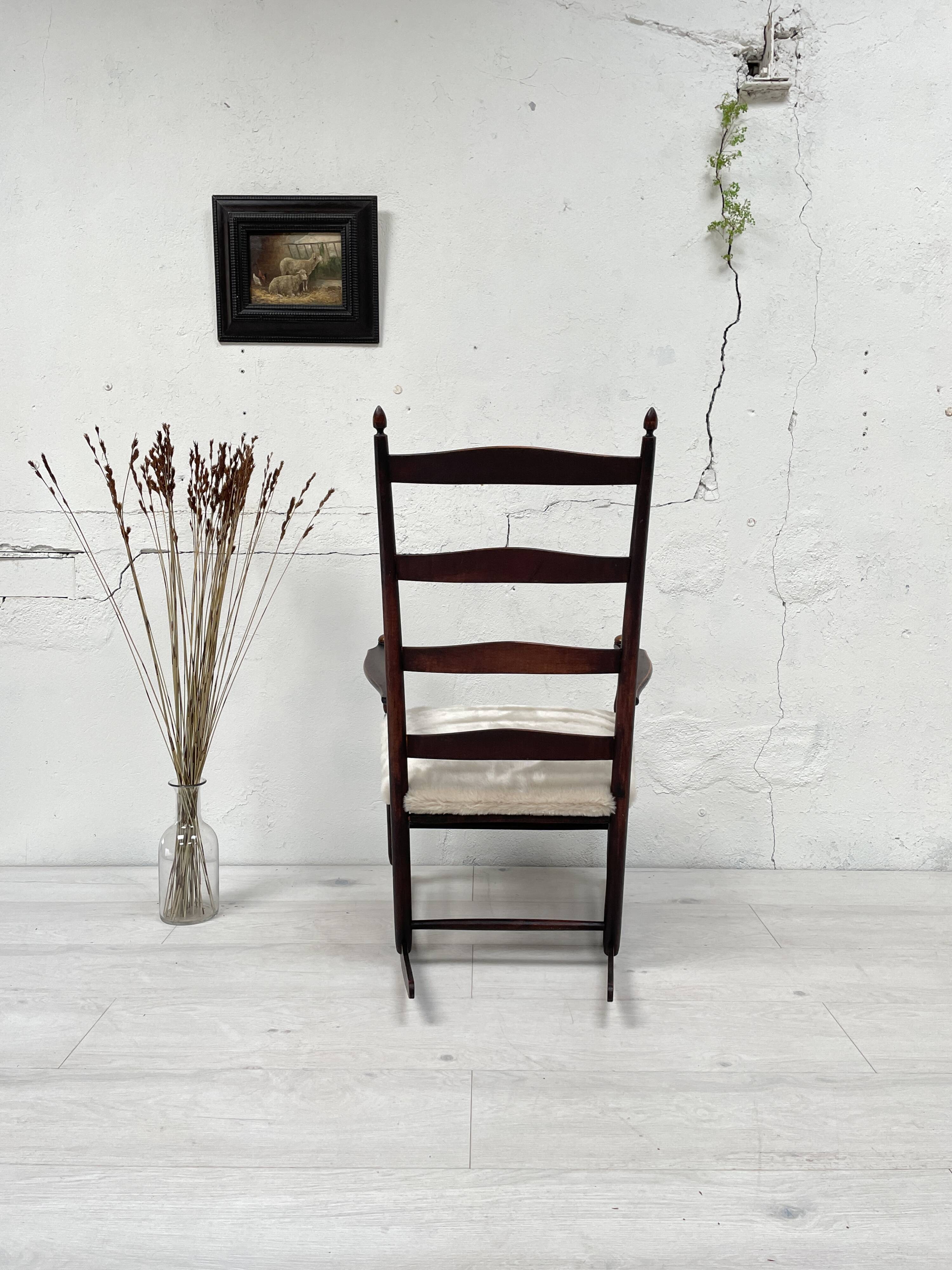 Rocking chair shaker