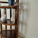 Corner shelf in rattan