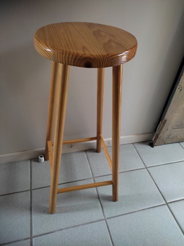 Top bar stool varnished wooden seat round