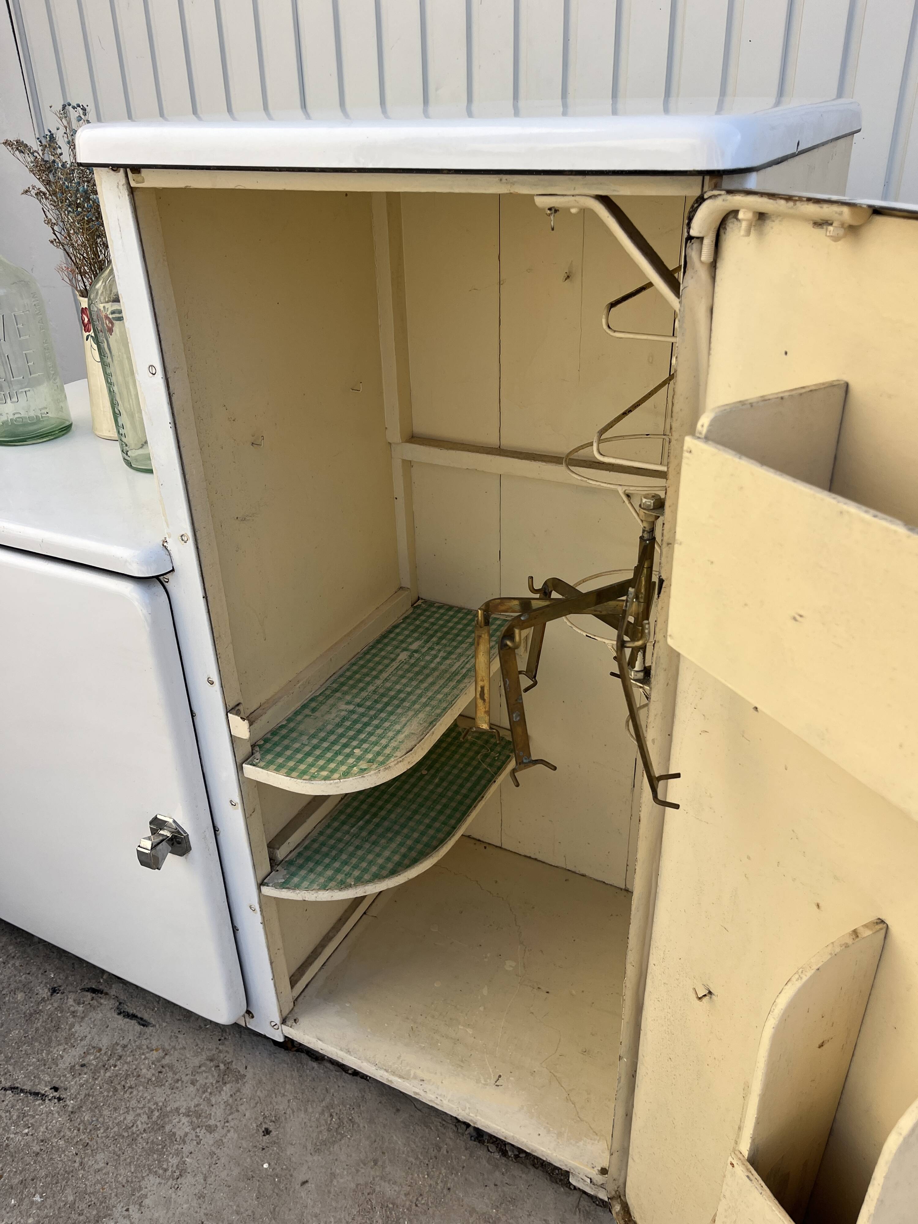 Armoire asymétrique tôle emaillee