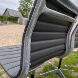 4 Herman Miller chairs designed by Charles Eames