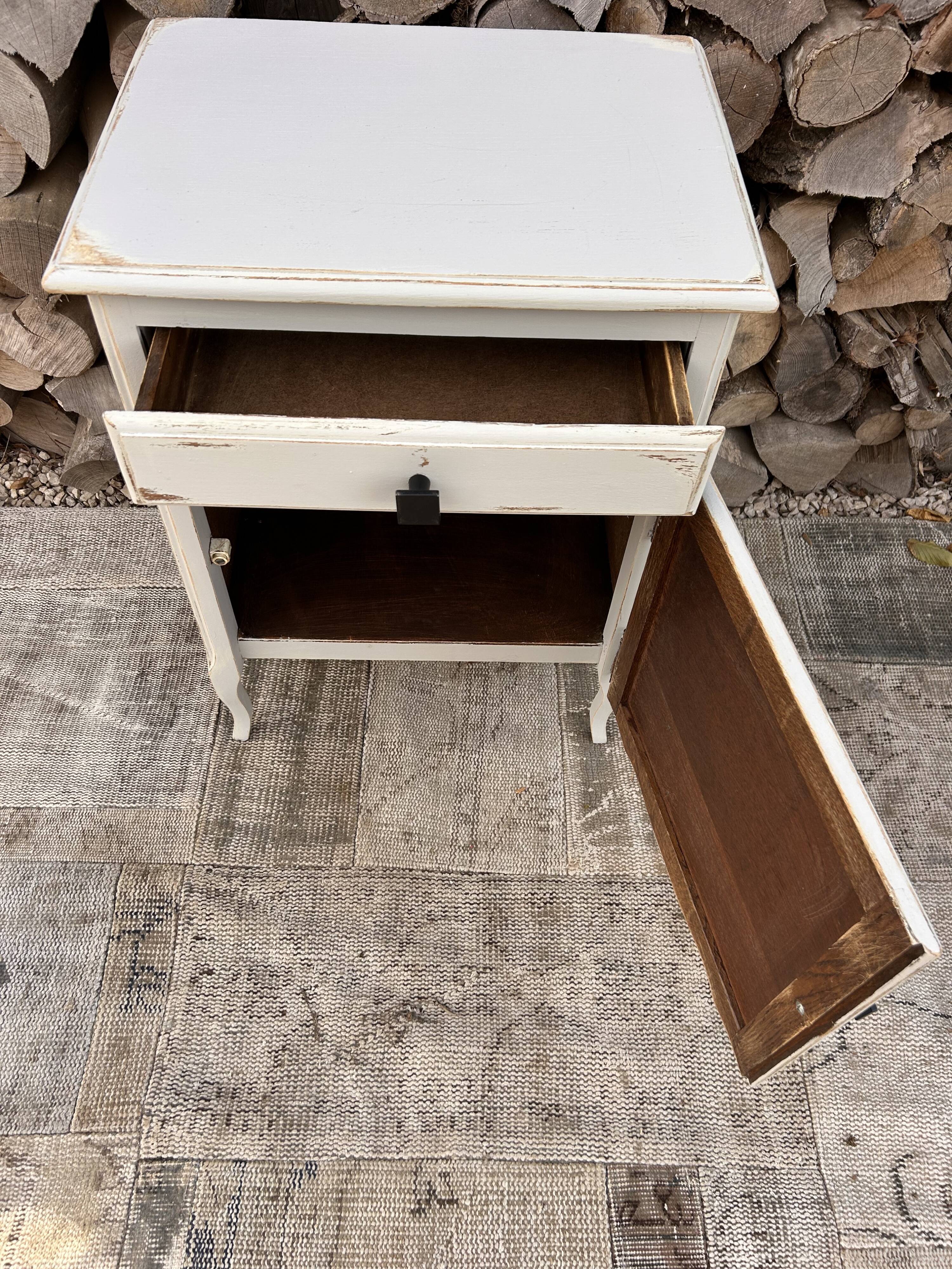 Meuble de rangement ancien rénové