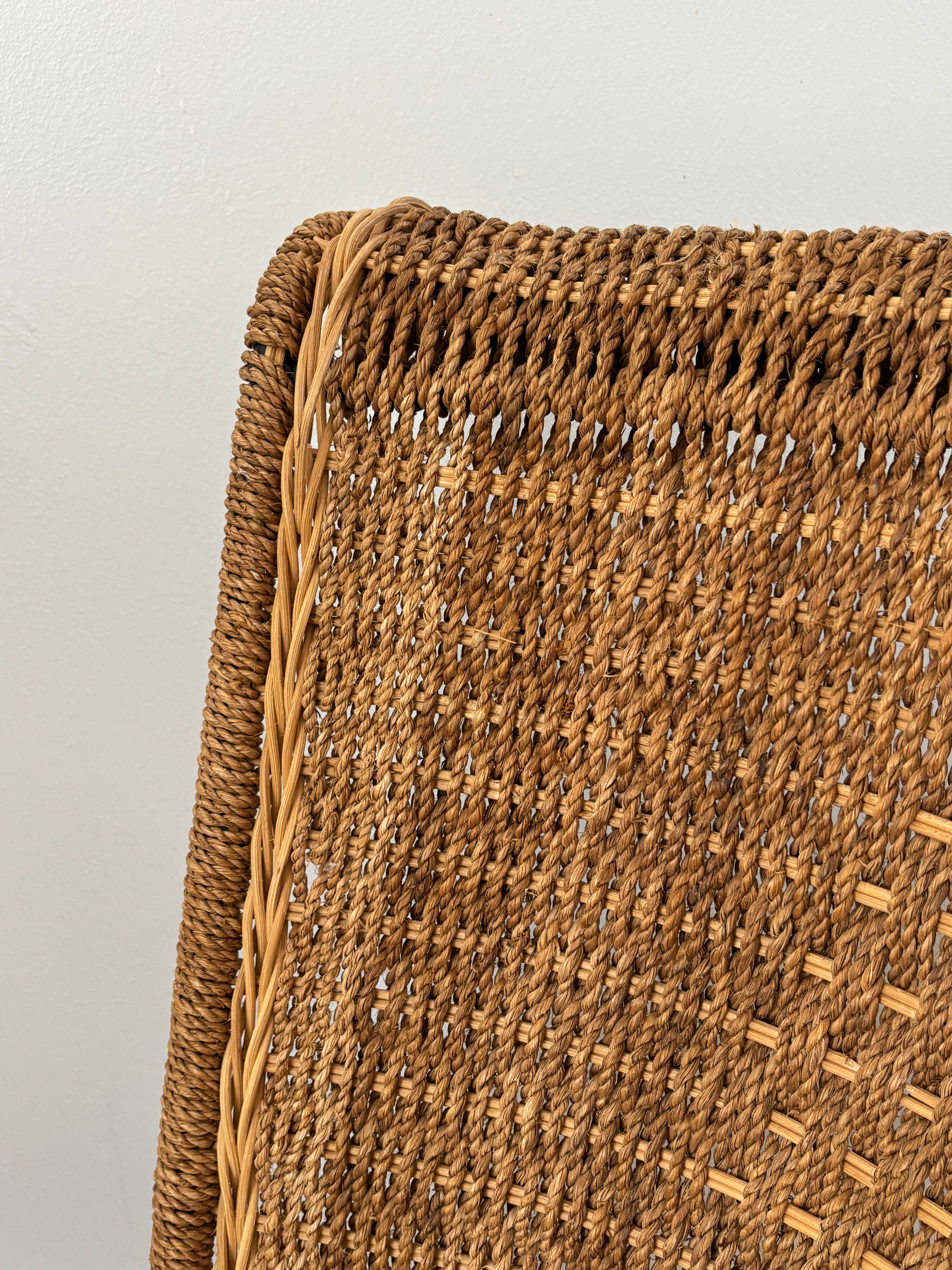 Chaises en fer et corde tressée