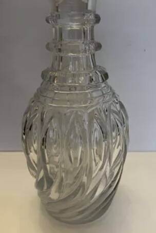 Carafe vintage en verre moulé