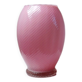Petit vase soufflé en opaline rose torsadée Vénitien Murano/Empoli vintage