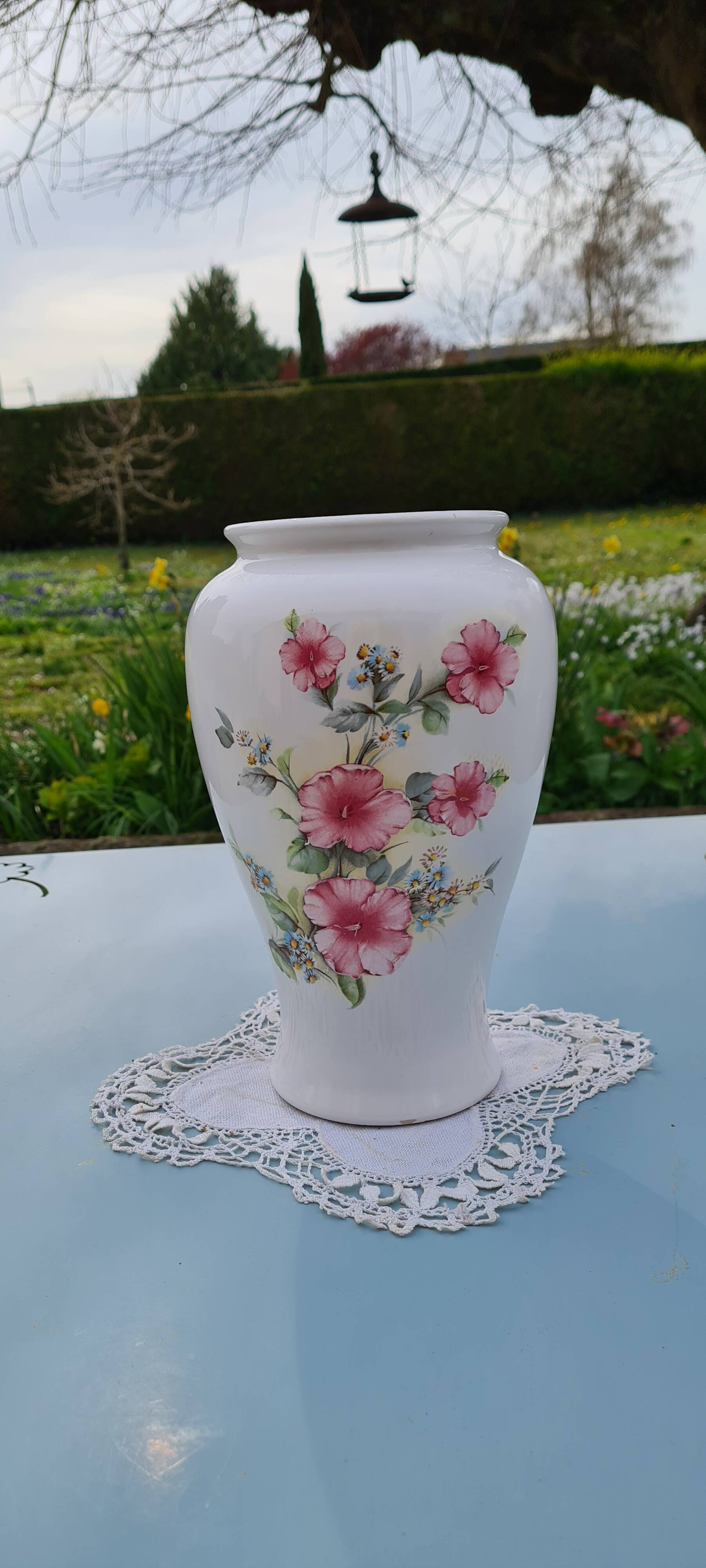 Grand vase en porcelaine blanche