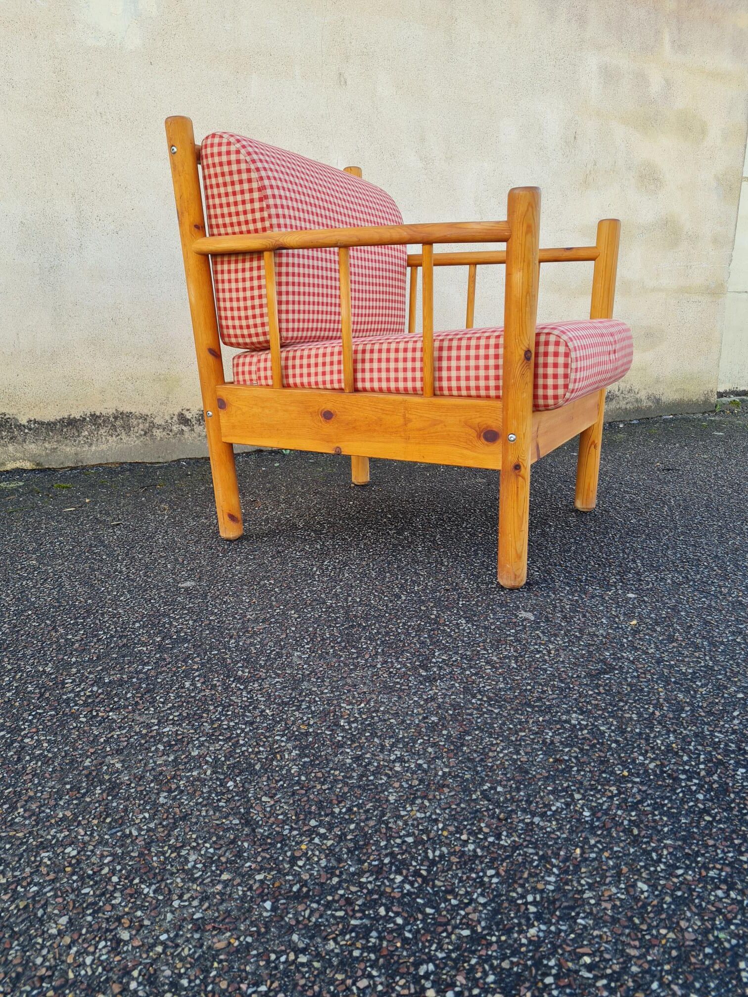 Armchair in pine and vichy fabric