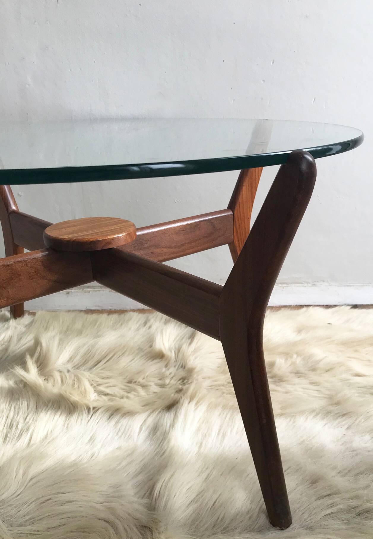 1960s round coffee table in teak and glass