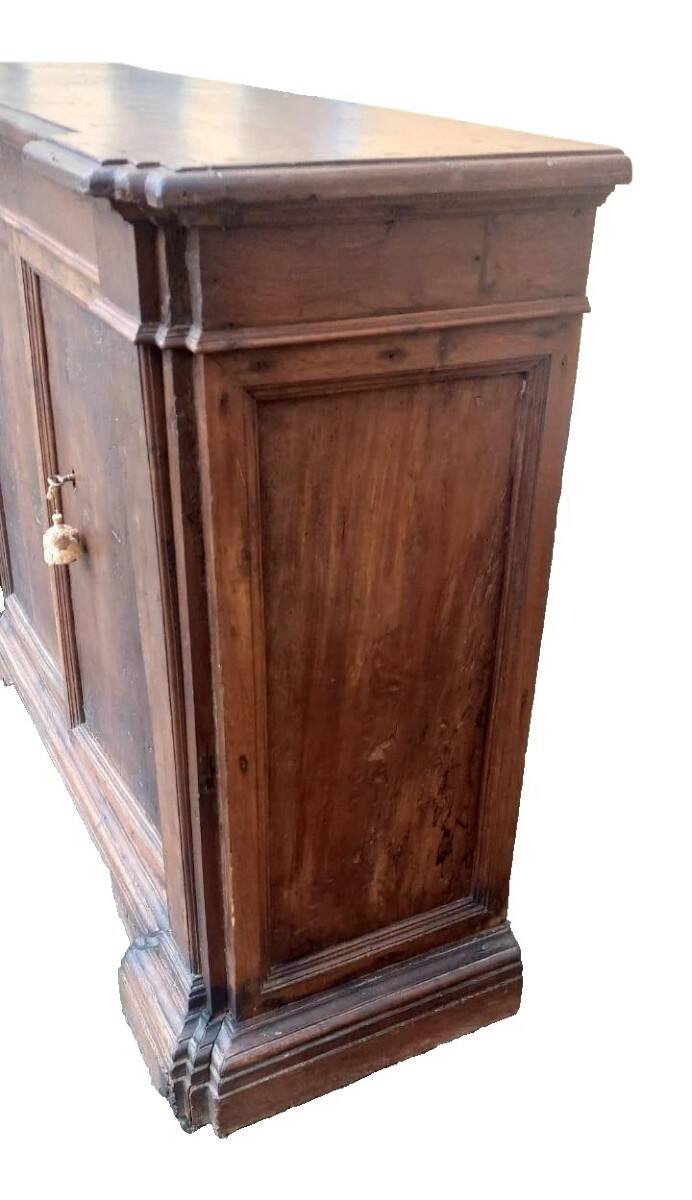 17th-century Tuscan walnut antique buffet