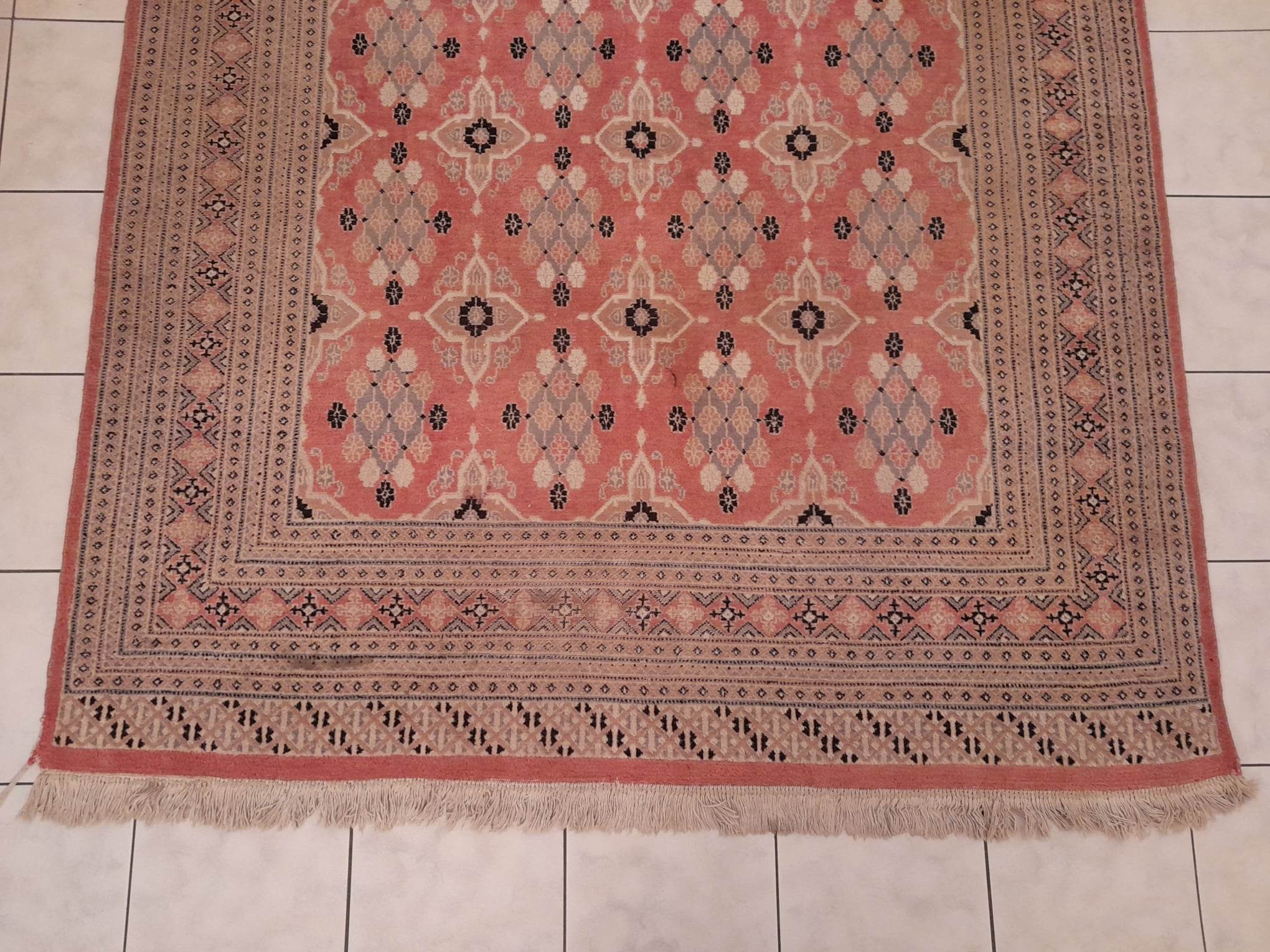 Handmade Pakistani rug 268x191cm