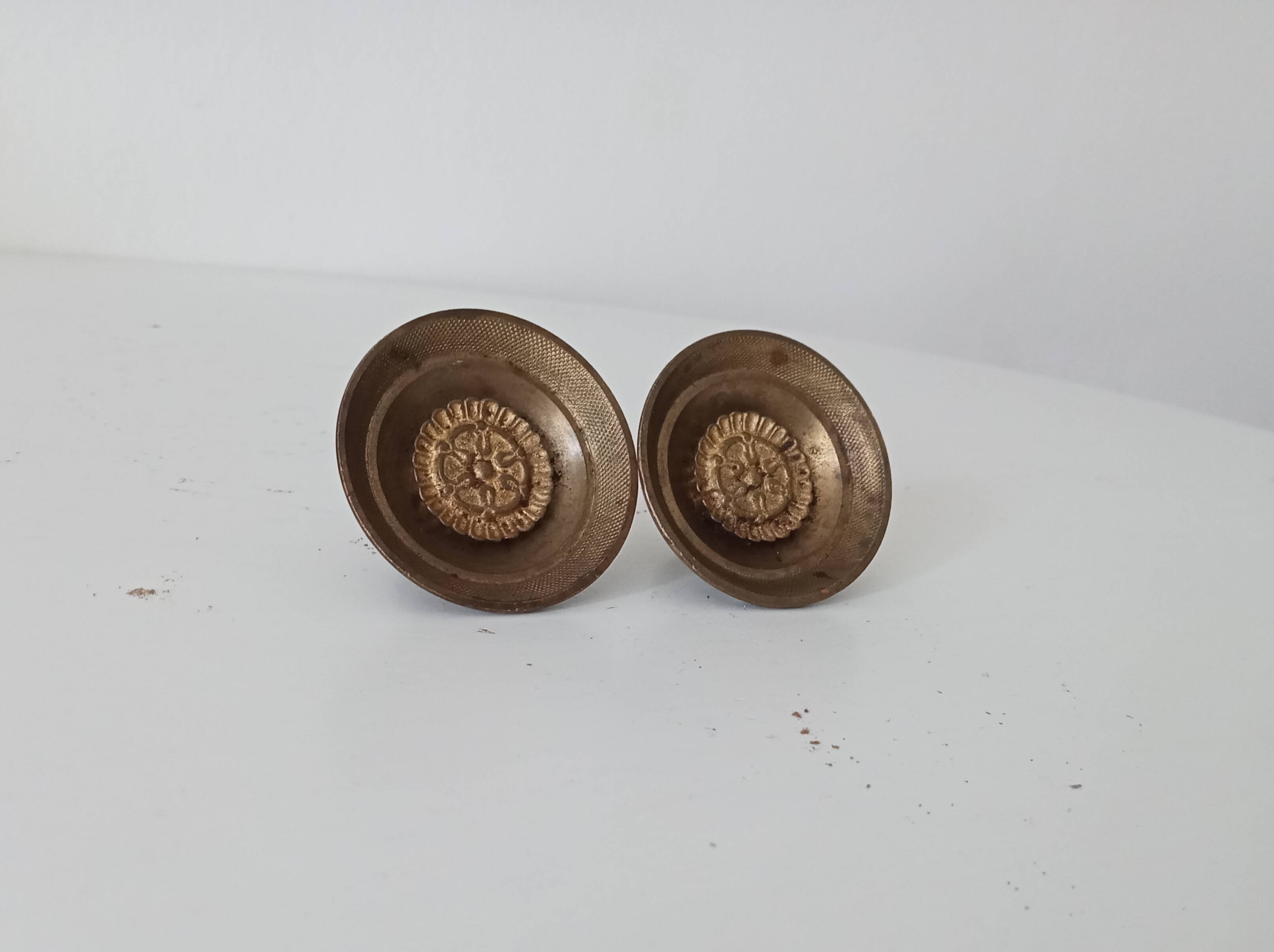 Pair of antique Empire furniture knobs from the 19th century in solid bronze.