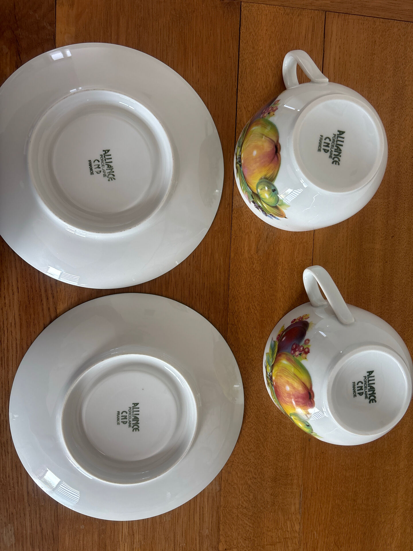 Tasses à déjeuner décor de fruits