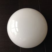 Plafonnier demi lune en opaline blanche vintage années 60-70