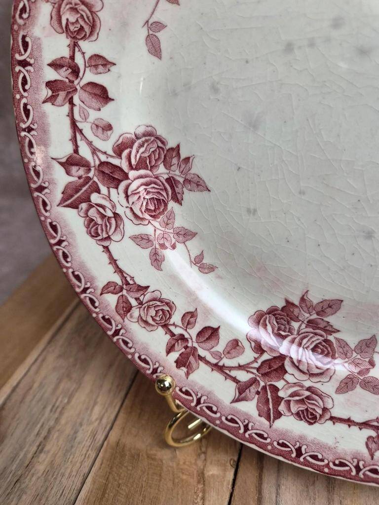 Flat plate ironstone H. Boulenger Choisy-le-roi Paris model – burgundy roses