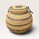 Panier couvert d'artisanat africain