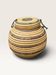 Panier couvert d'artisanat africain