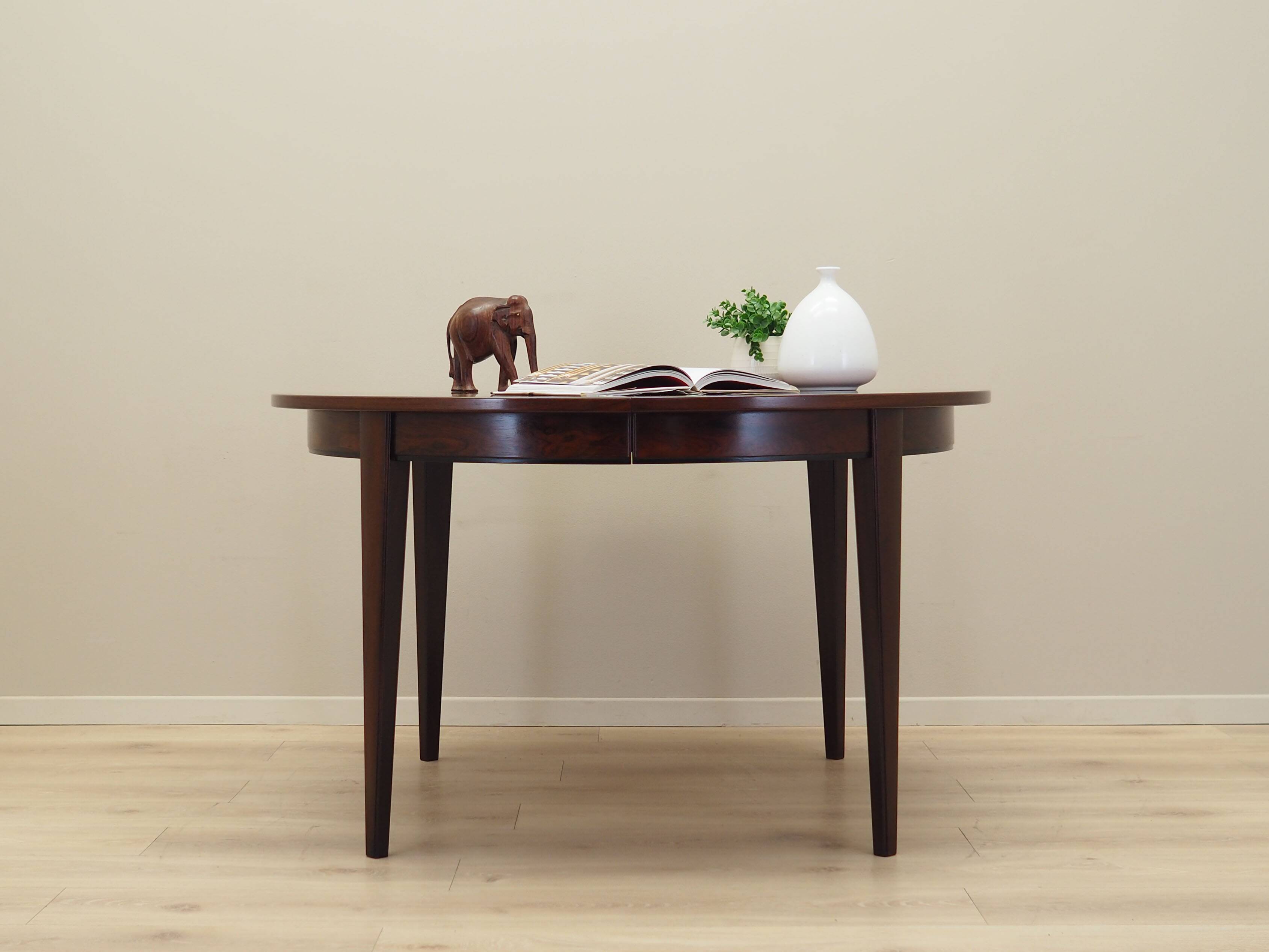 Table ronde en palissandre, design danois, années 1970, fabricant : Omann Jun