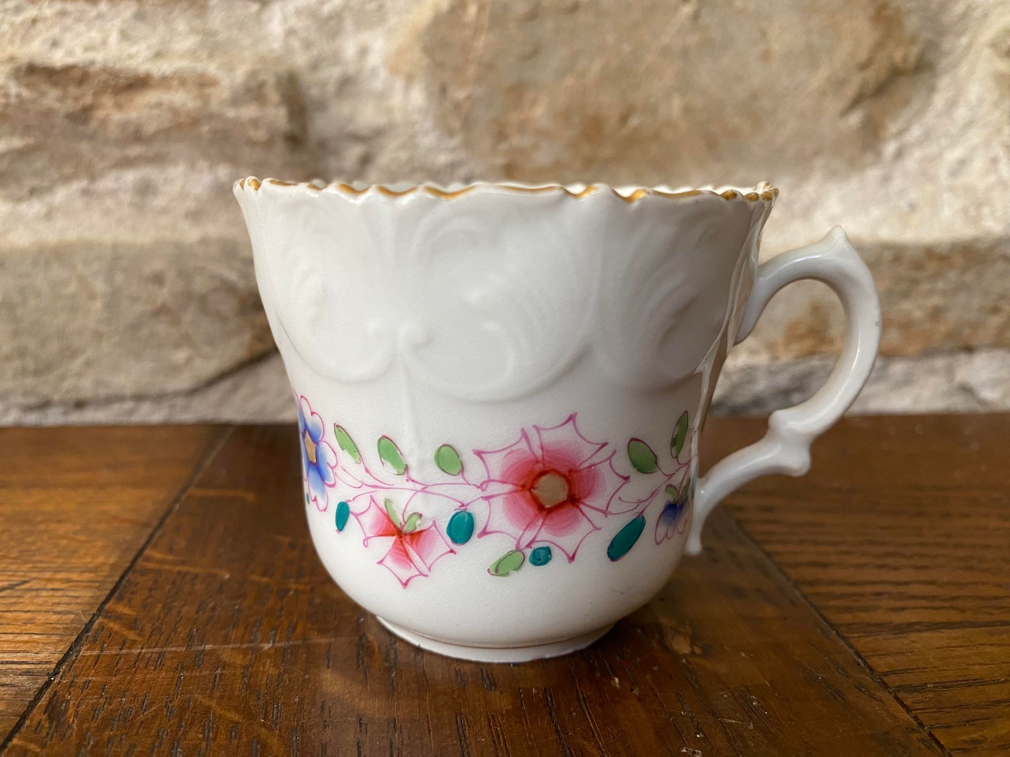 Porcelain cup with chiseled and gilded rim