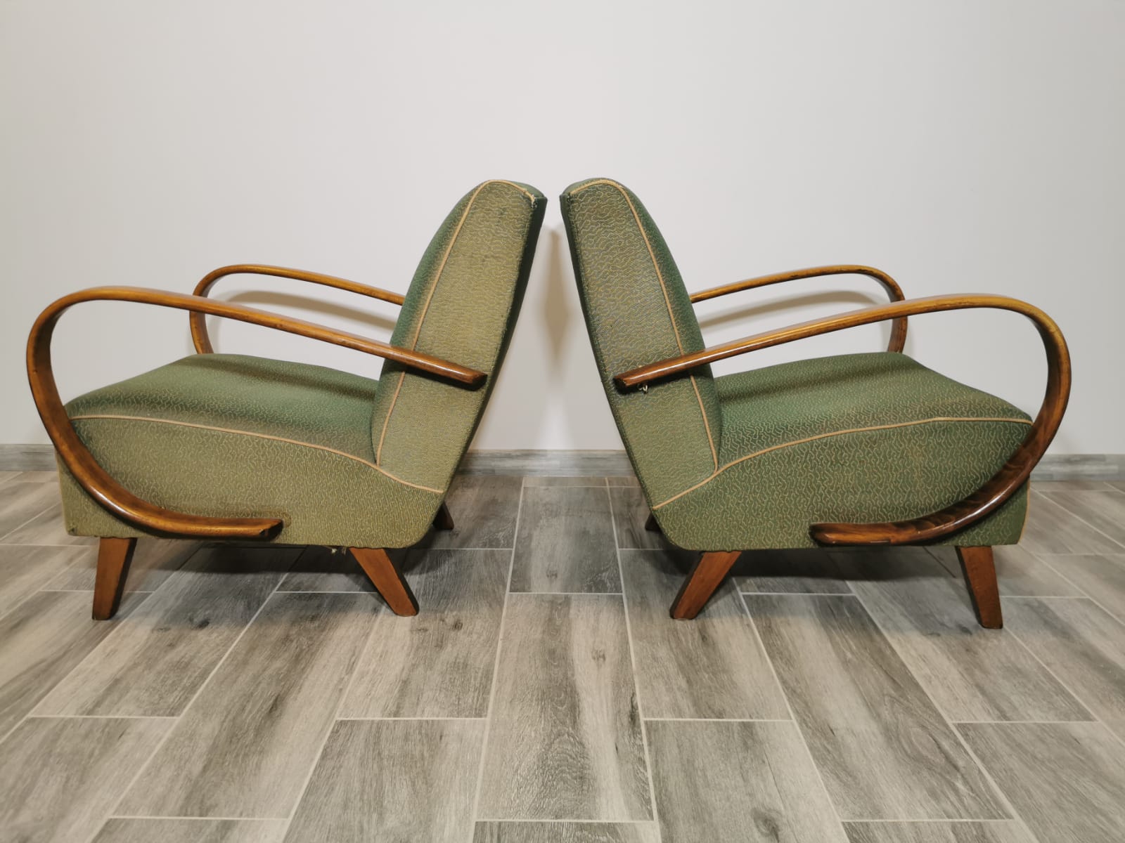 Fauteuils par Jindřich Halabala