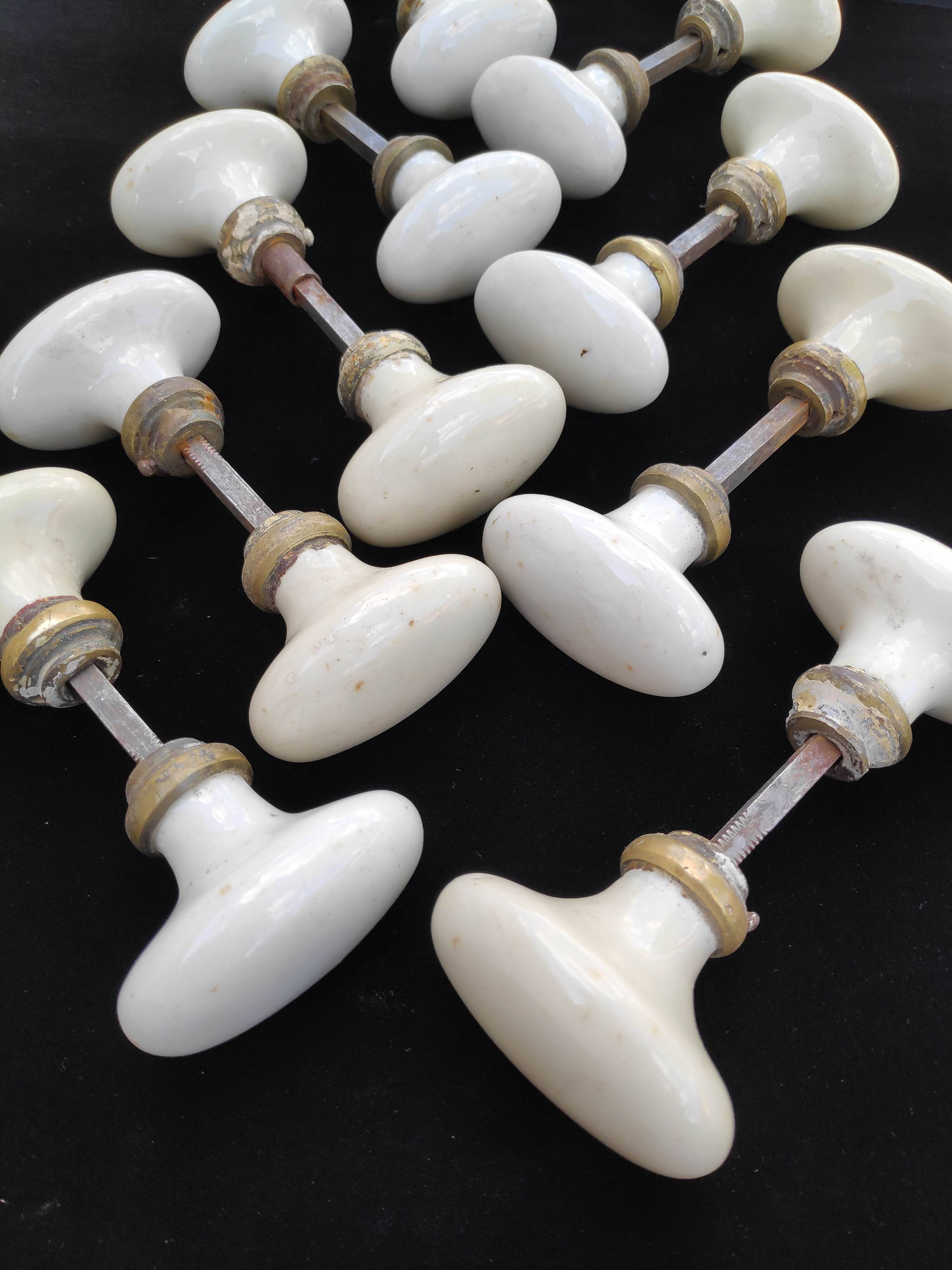 Set of 18 porcelain handles (B-0049-1)