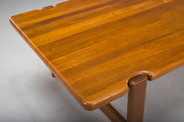 Table basse danoise en teck attribuée à Niels Bach, années 1960