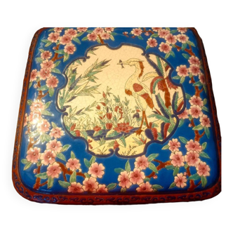 Enamelled trivet