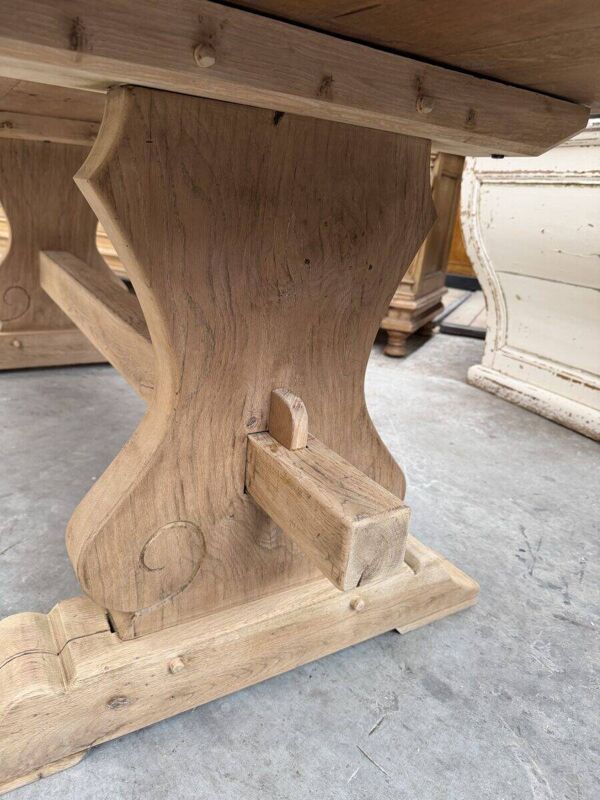 Table de type monastère en chêne