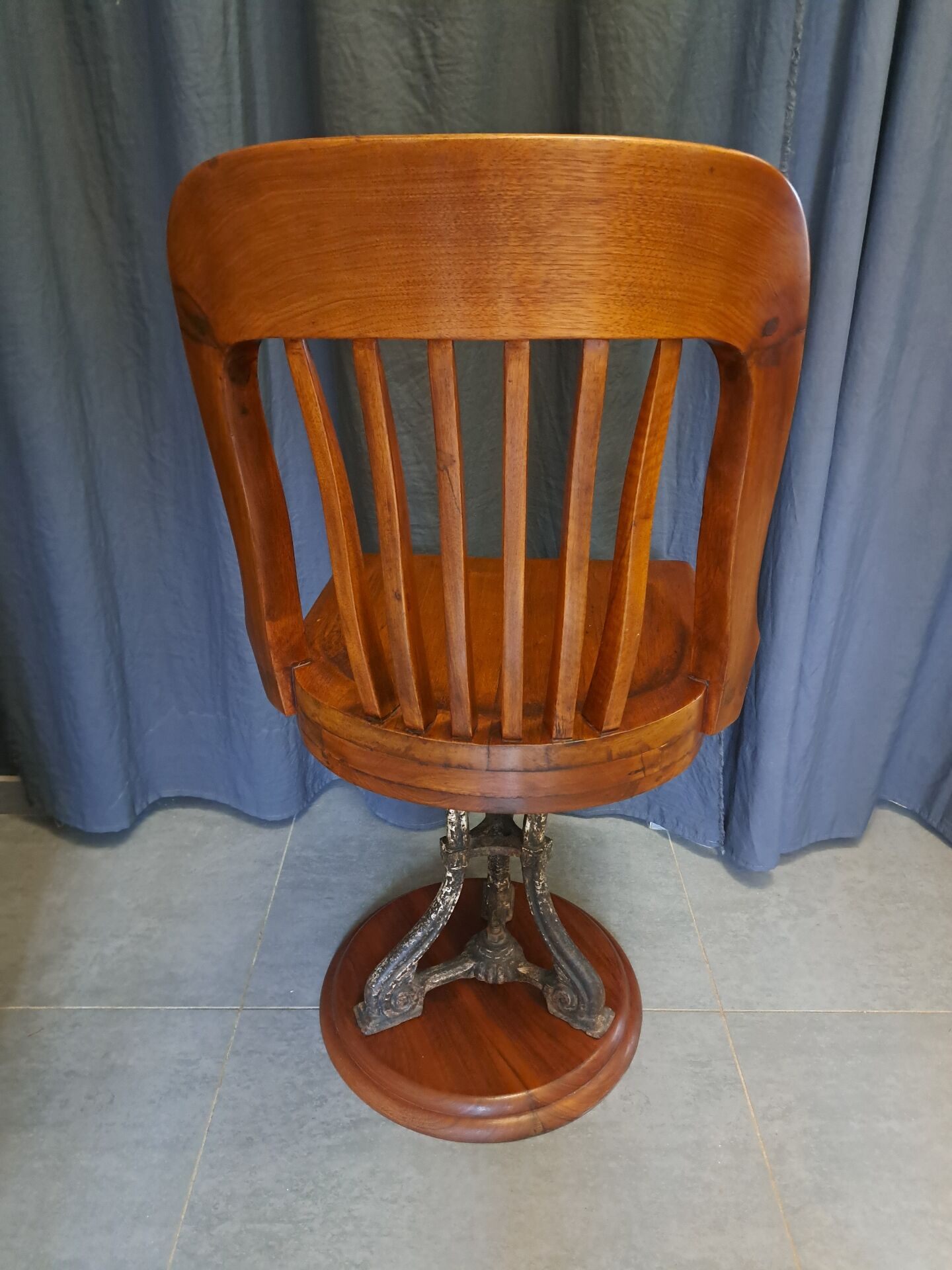 American chair in walnut and cast iron