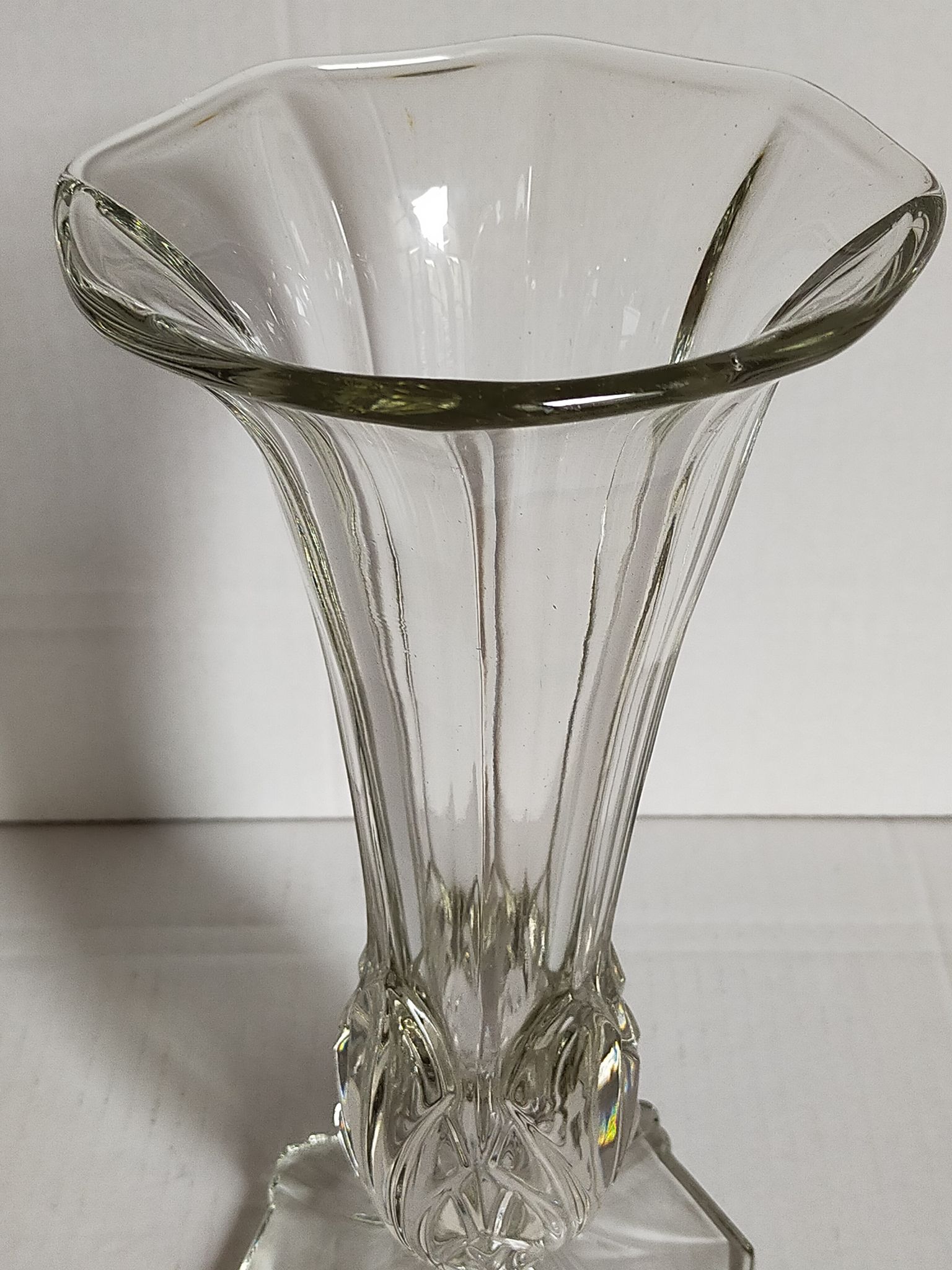 Art-Deco high foot vase in molded crystal early twentieth century