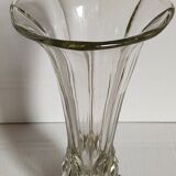 Art-Deco high foot vase in molded crystal early twentieth century