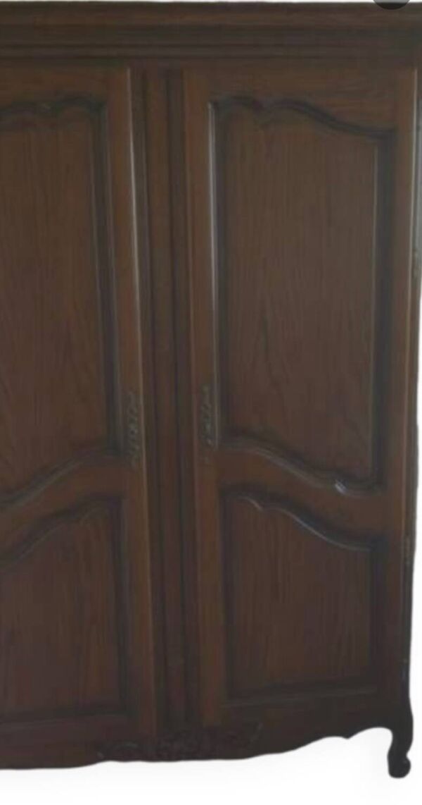 Armoire ancienne, armoire style Louis XV en bois massif