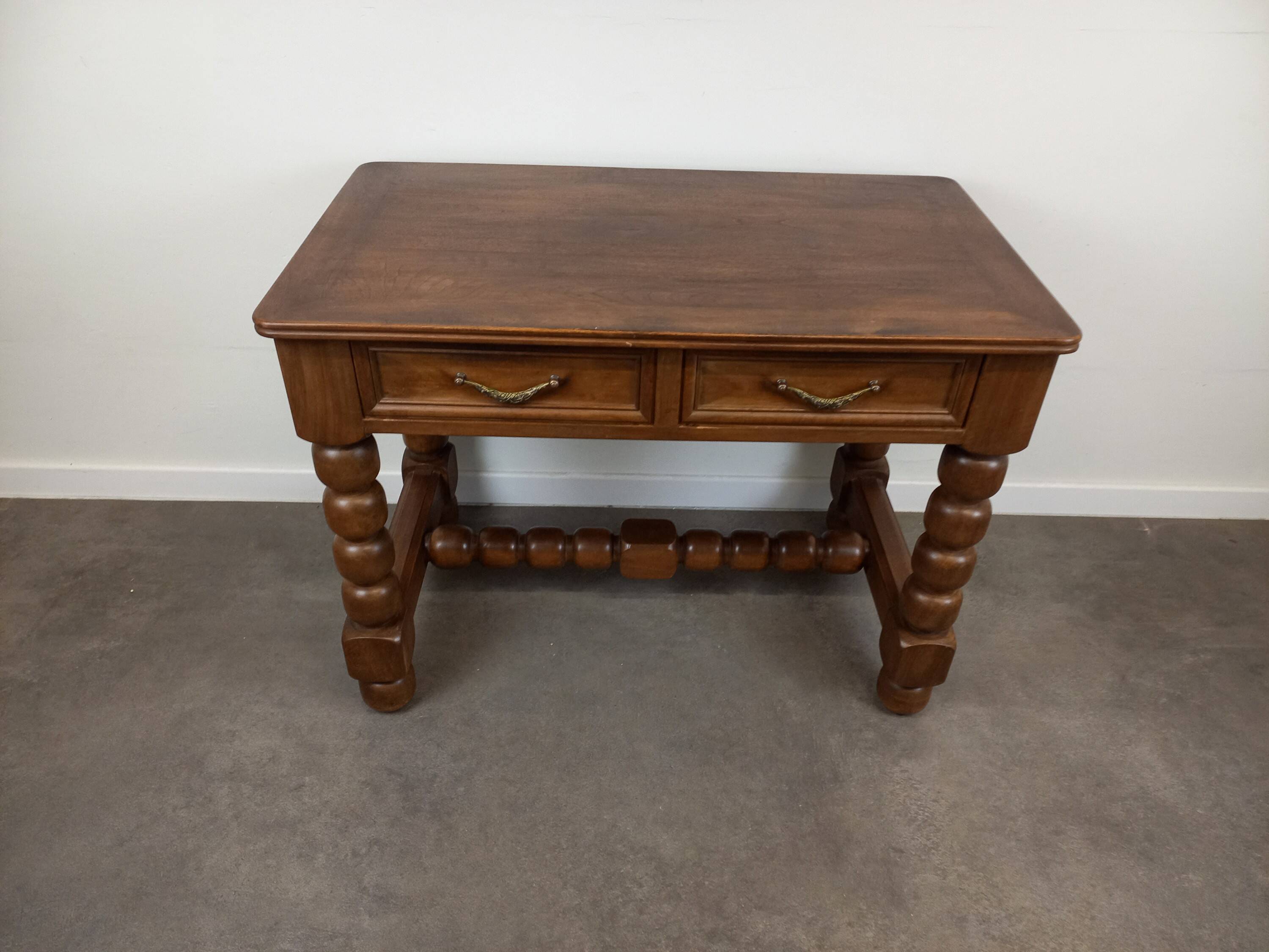 Bureau brutaliste