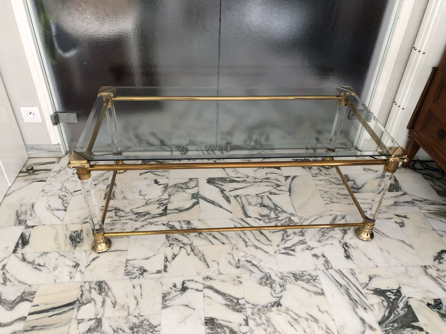 Vintage brass & lucite coffee table — Maison Romeo - Hollywood R