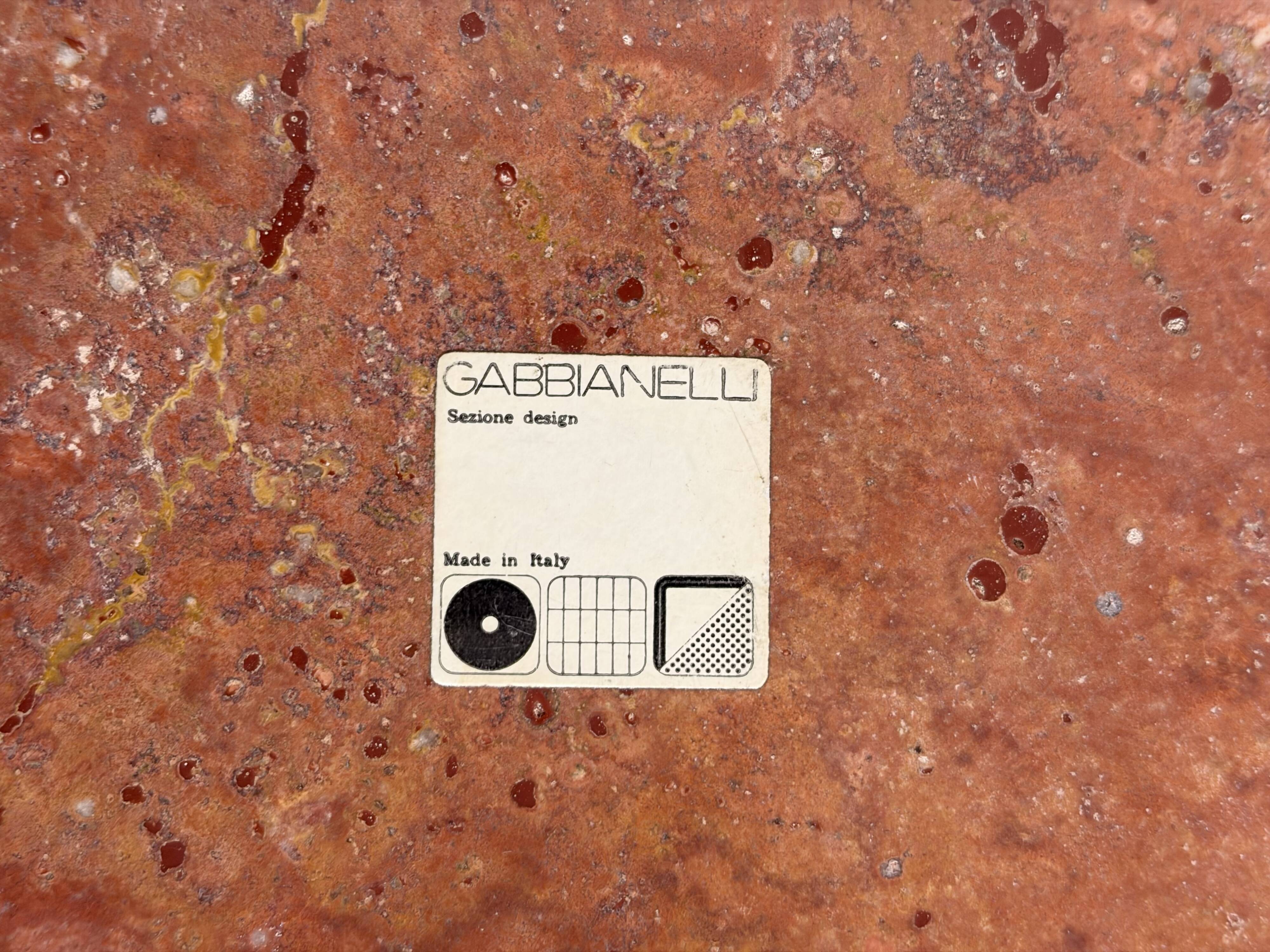 Milieu de table marbre rouge, Roberto Arioli, Gabbianelli, 1970