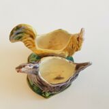 Ancien saleron en barbotine polychrome à décor de coq et poule