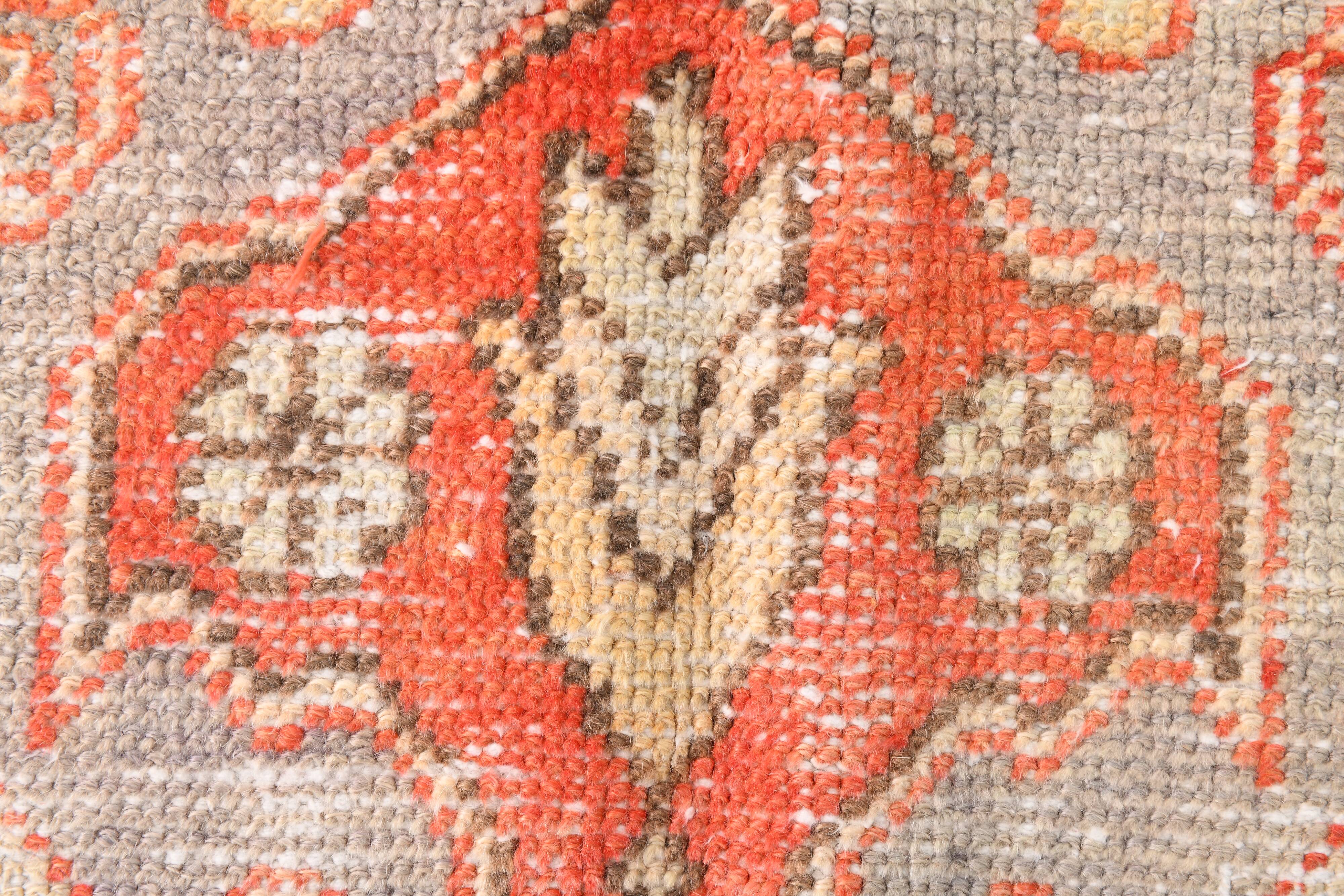 Tapis vintage à motifs orientaux rouge et crème