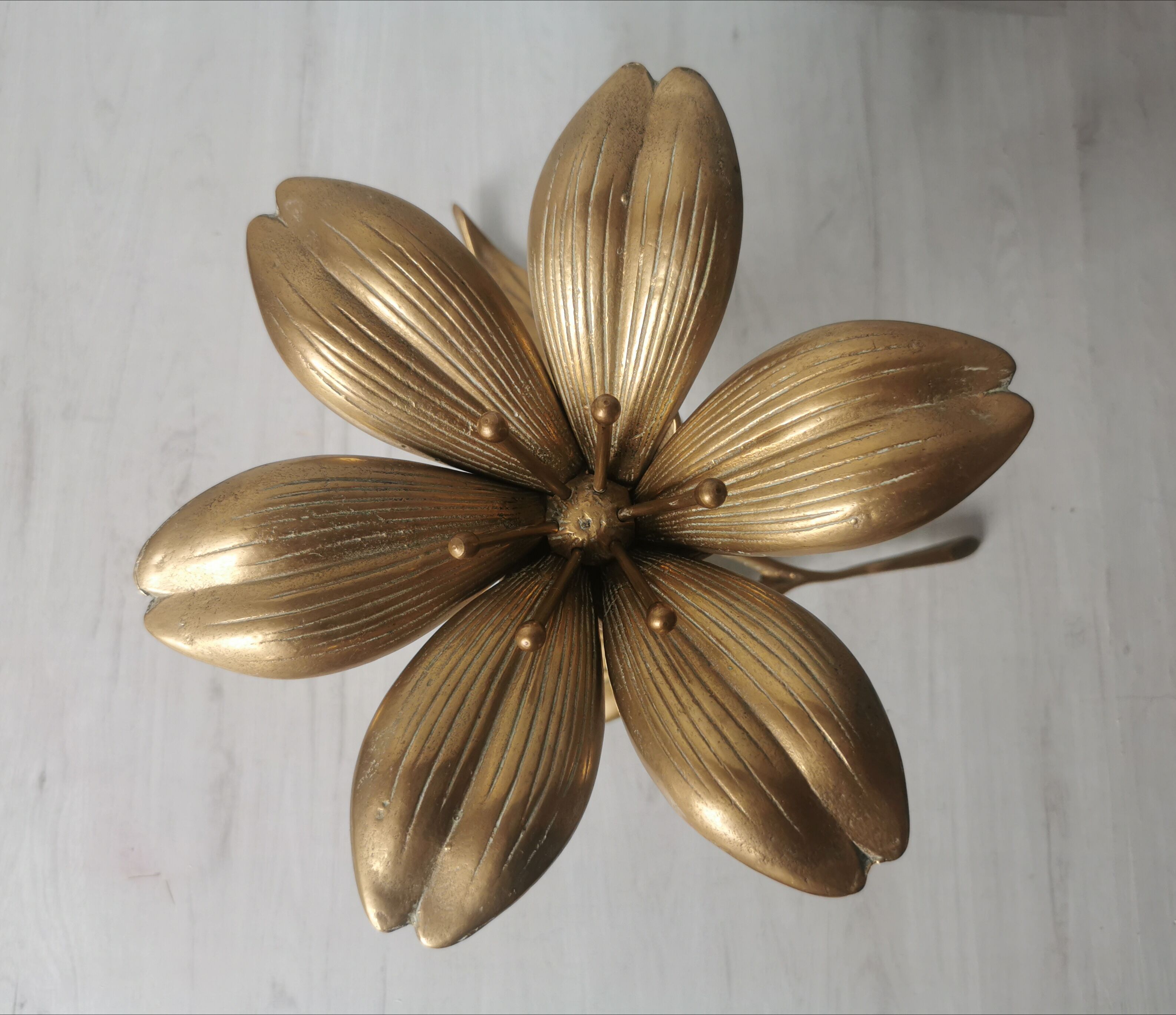 Brass ashtray fleur de lys with petals