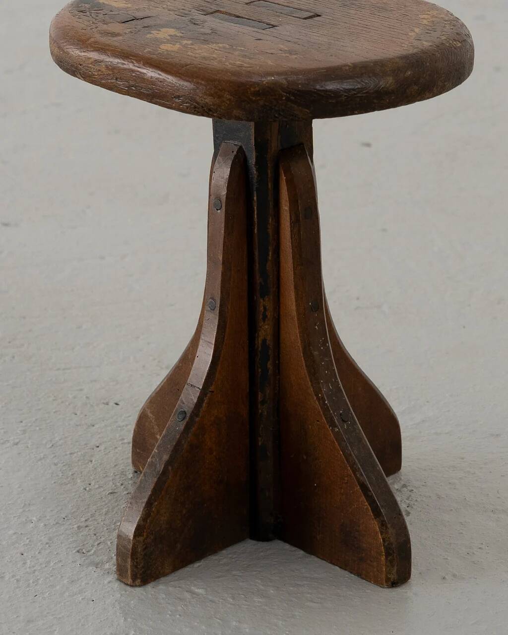 Tabouret d'usine moderniste