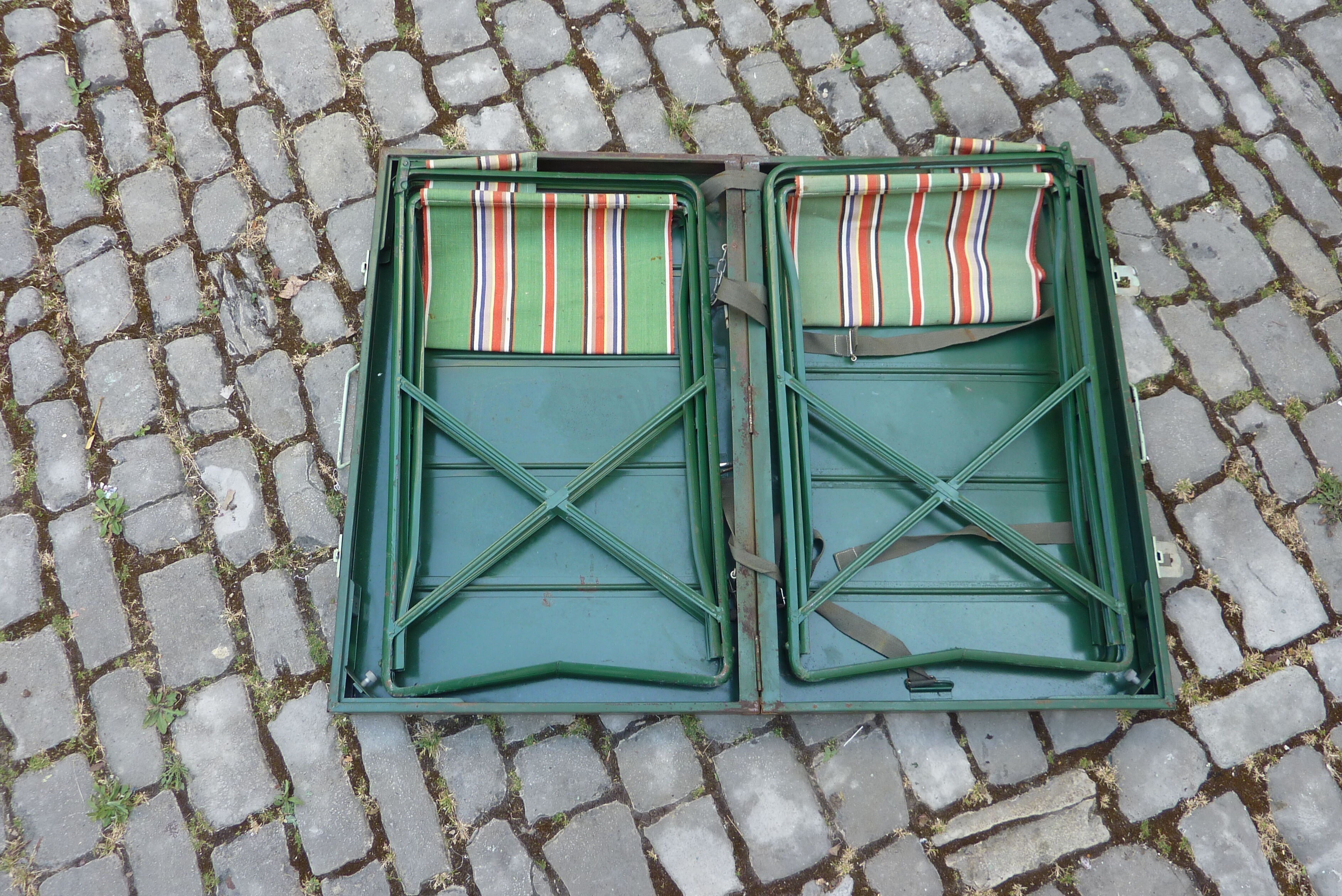 Vintage camping suitcase table and 2 folding chairs