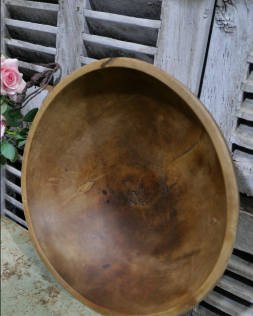 Wooden round hollow dish