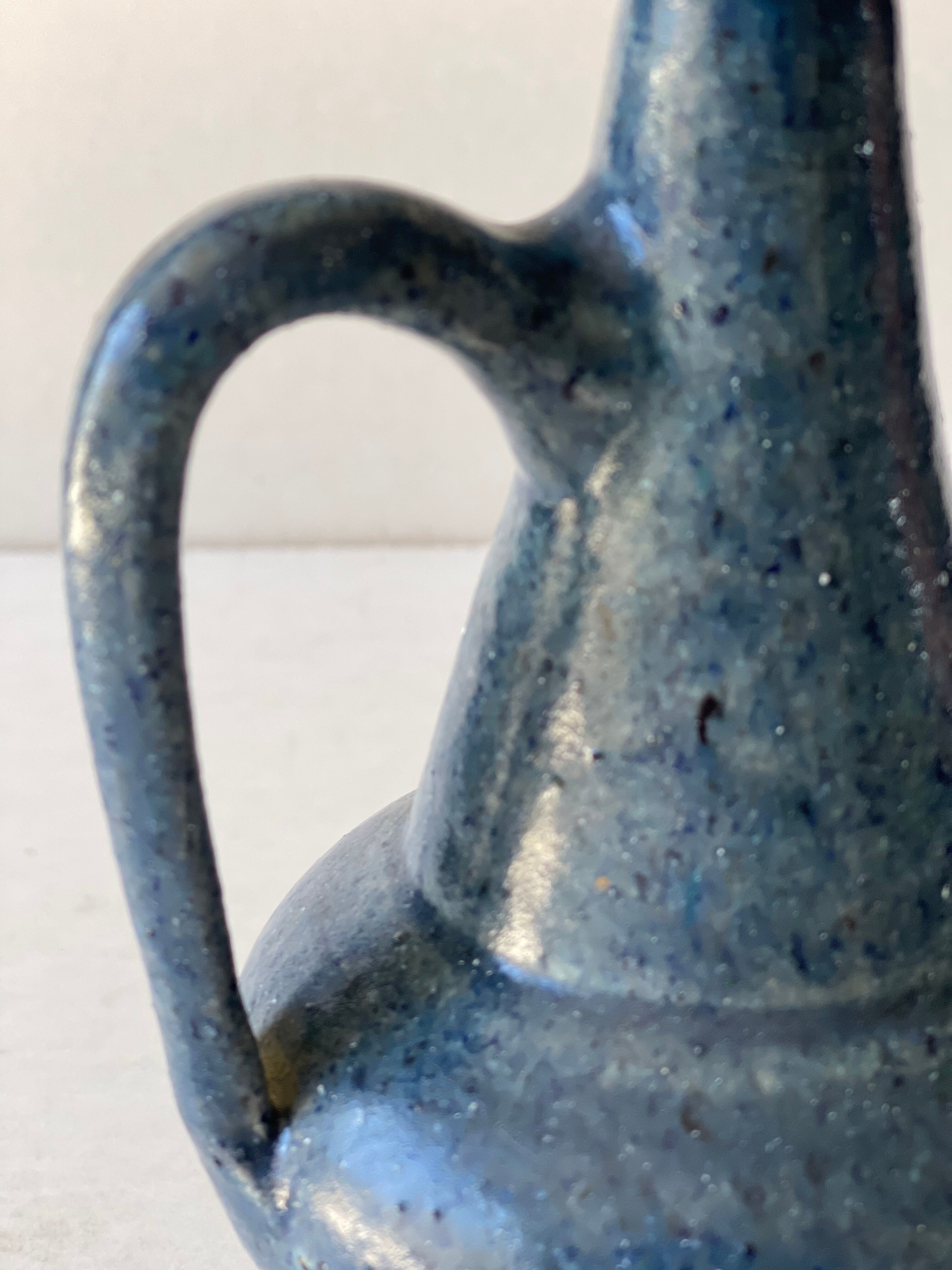 Vase en grès signé accolay