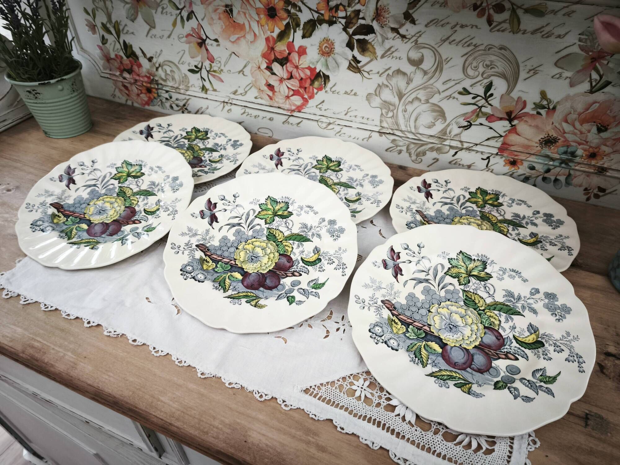 Set of 6 Royal Doulton dinner plates in the Kirkwood pattern.