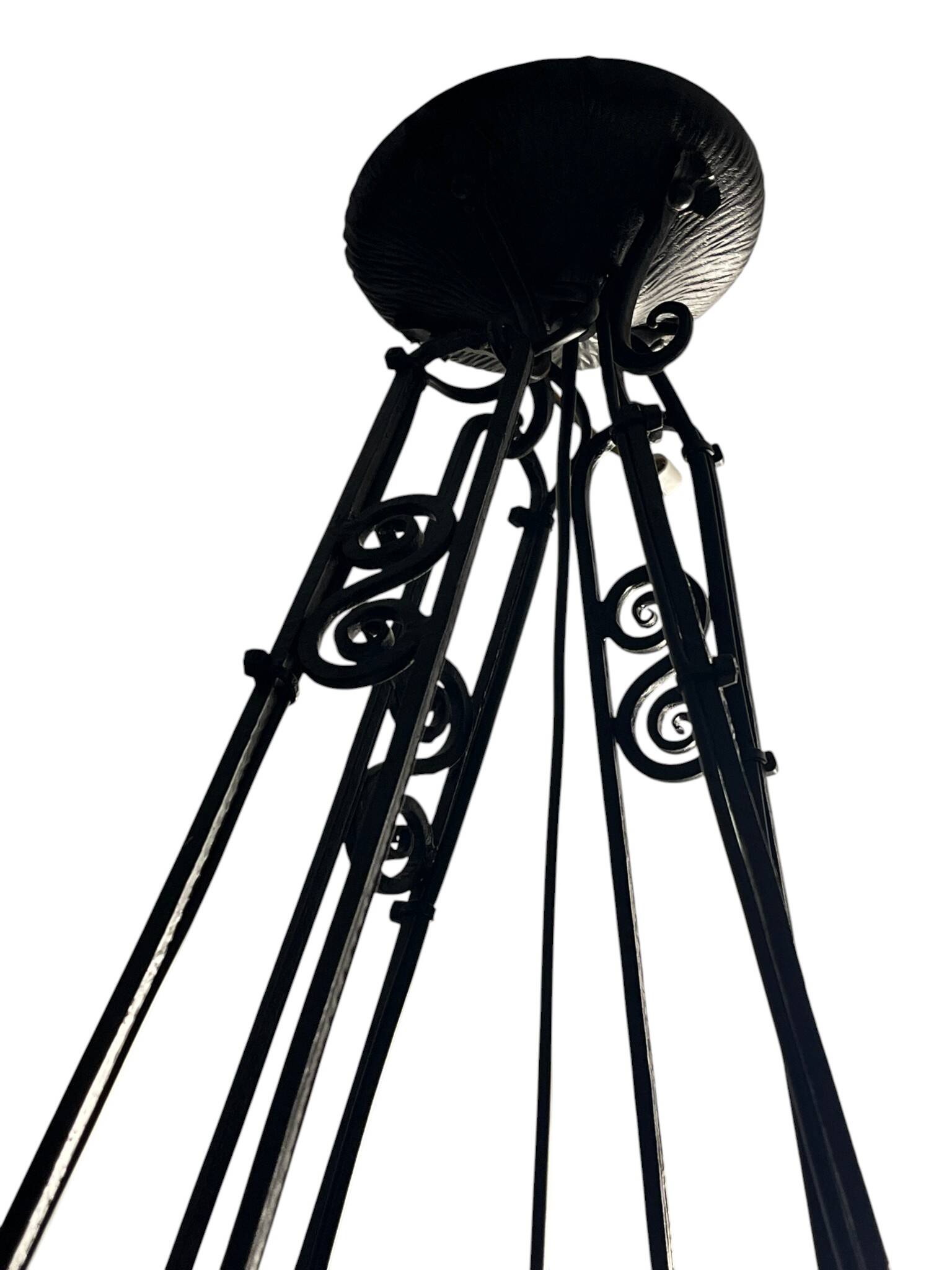 Art Deco, 5-light chandelier with moulded glass and butterfly decoration, wrought iron, circa 1930.