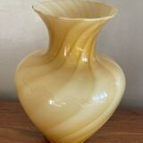 Round vase